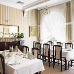 فندق Renusz