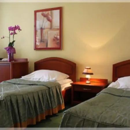 Hotel Renusz 3*