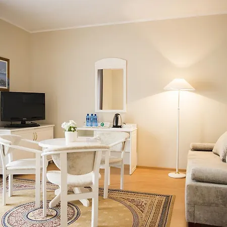 Renusz Ξενοδοχείο